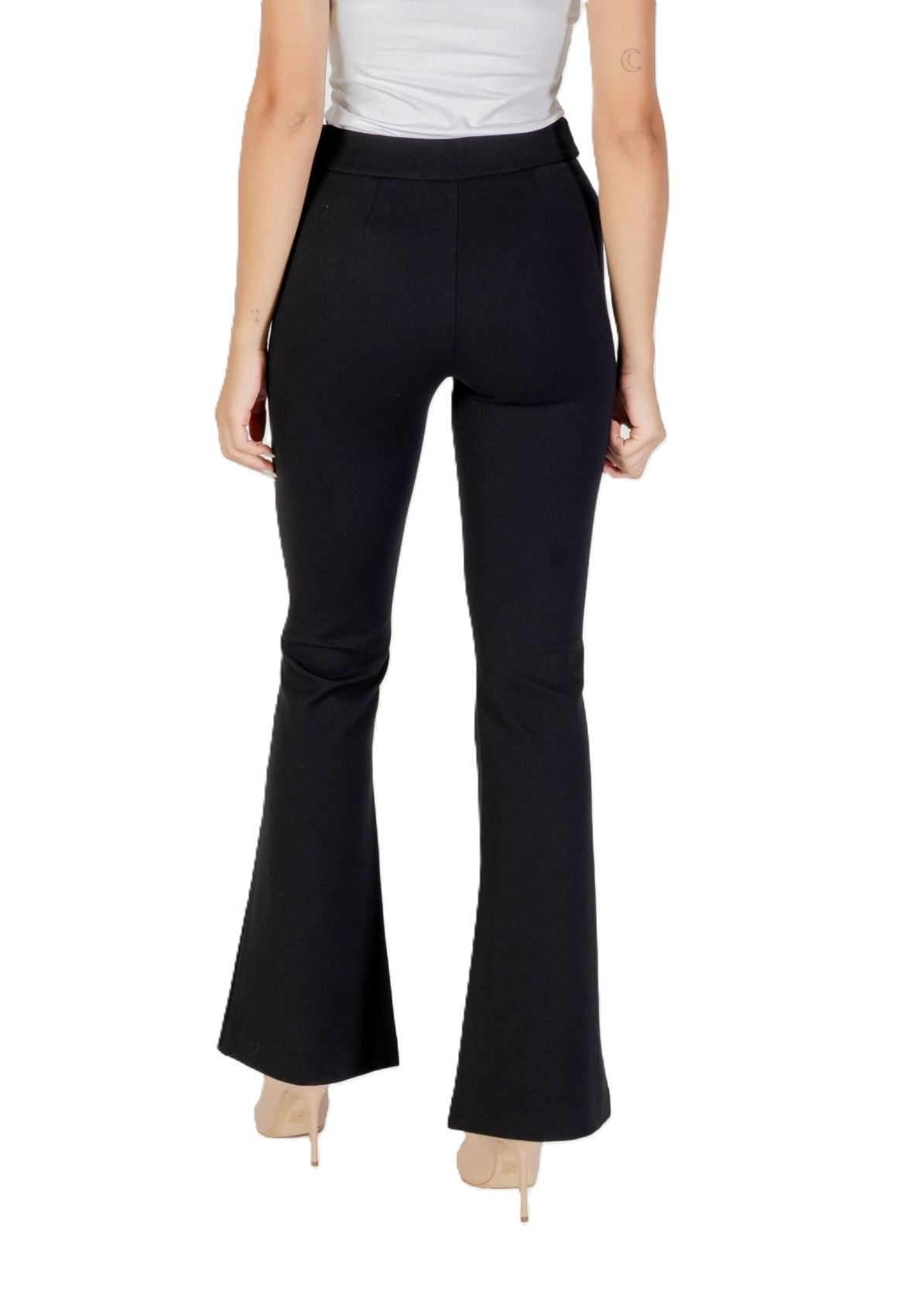 Mailice Buttons Guess