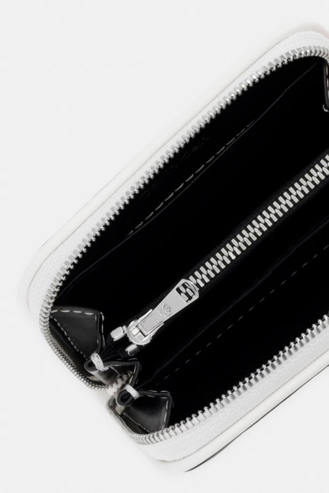 Contrasrt Medium Zip Around Calvin Klein