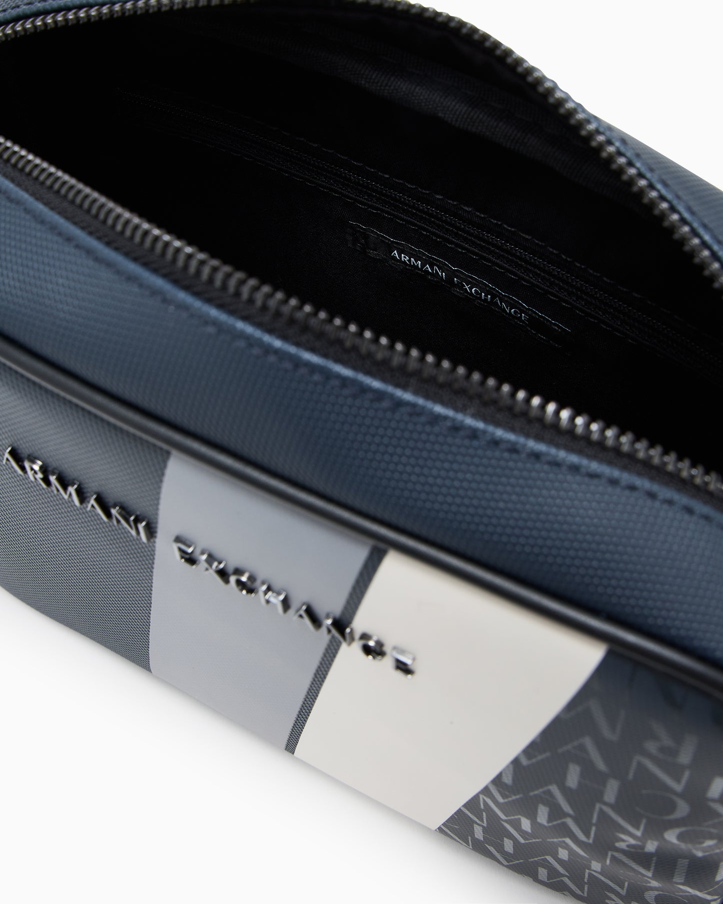 Dylan Beauty case Armani Exchange